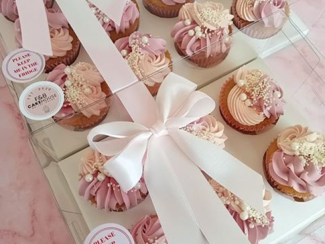 cupcakes-cakesickles-12-kireth-ai